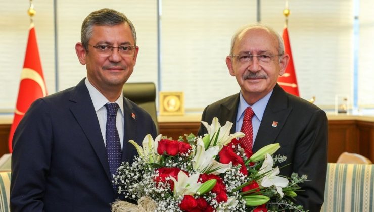 CHP’de devir teslim; Özgür Özel koltuğu devraldı