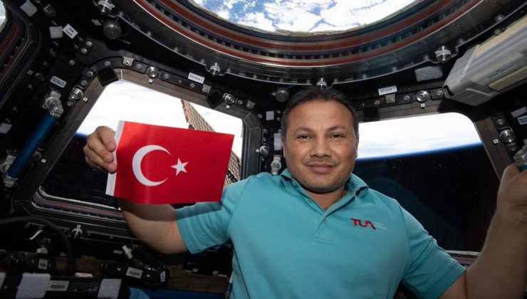 İlk Türk astronot Alper Gezeravcı dünyaya geri dönüyor