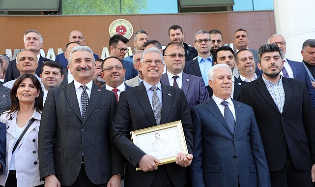 Mudanya Belediye Başkanı Deniz Dalgıç göreve başladı