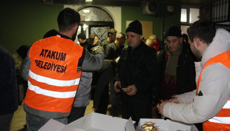 Atakum Belediyesi Regaip Kandili dolayısıyla vatandaşlara kandil simidi dağıttı!